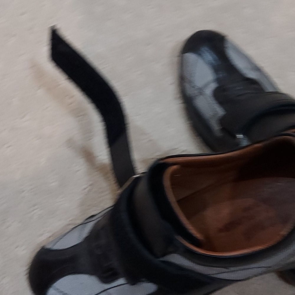 Walking Shoes - image 4